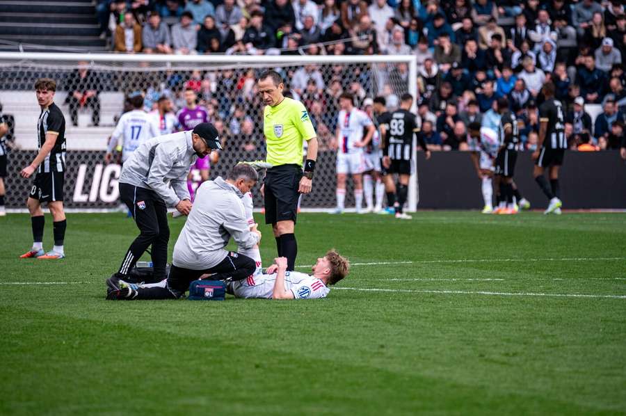 Pavel Šulc se zranil v zápase proti Angers. Pavel Šulc se zranil v zápase proti Angers.