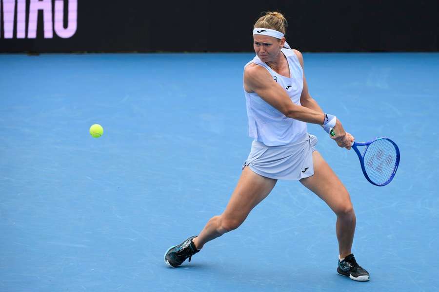 Bouzkova na luta para passar à próxima ronda Bouzkova na luta para passar à próxima ronda