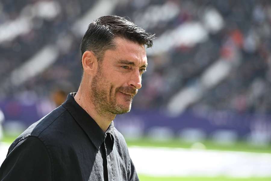 Após apenas 3 meses, os caminhos entre Frankfurt e Albert Riera separam-se