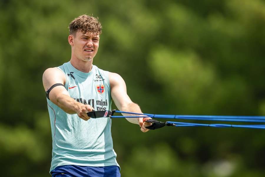 Jorgen Strand Larsen is struggling with illness leading up to Norway's first World Cup clash Jorgen Strand Larsen is struggling with illness leading up to Norway's first World Cup clash