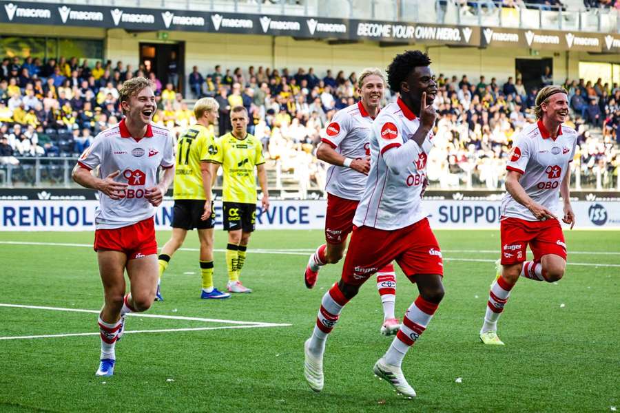 Gabriel Wesseh tem dois golos e duas assistências em nove jogos pelo Fredrikstad Gabriel Wesseh tem dois golos e duas assistências em nove jogos pelo Fredrikstad