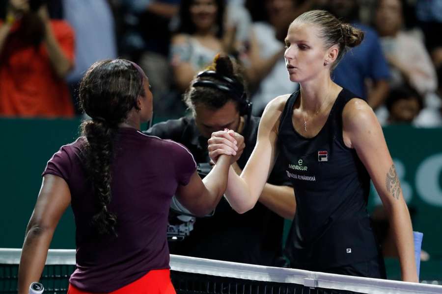 Sloane Stephensová a Karolína Plíšková po nejpamátnějším vzájemném utkání v Singapuru 2018.