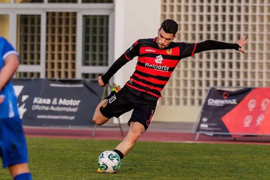 Rui Pedro veste as cores do Lousada