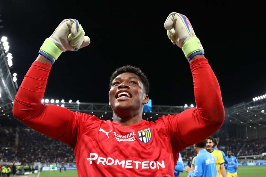 Il West Ham fa un'offerta in contanti per il portiere del Parma Suzuki