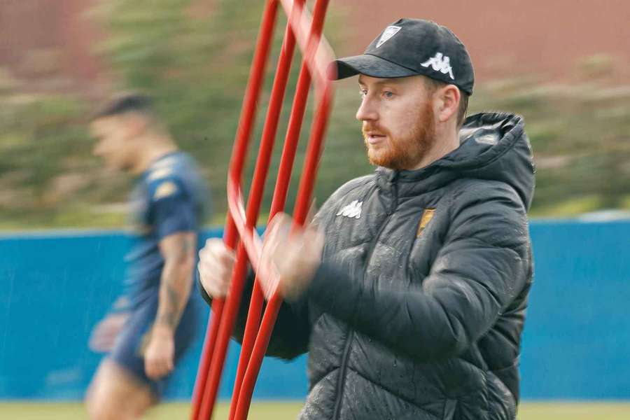 Ian Cathro quer equipa com atitude na Luz