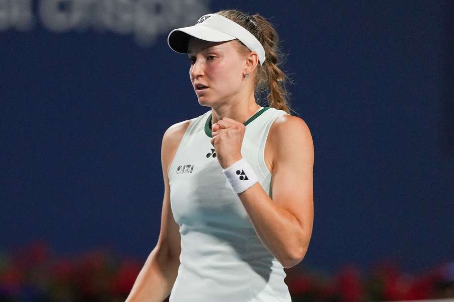 Jelena Rybakinová po velkém boji zdolala Naomi Ósakaovou.