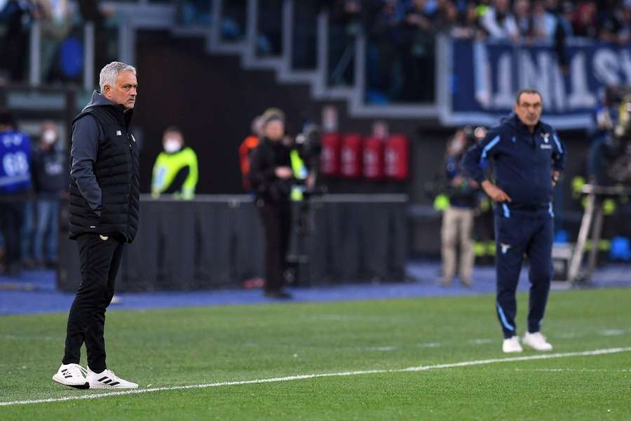 José Mourinho et Maurizio Sarri lors de leur dernier affrontement en mars 2022.