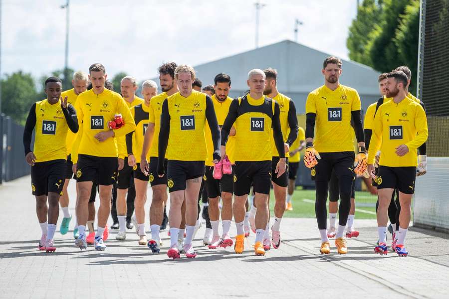 Das Team von Borussia Dortmund auf dem Weg zum Training in der Woche des CL-Finals