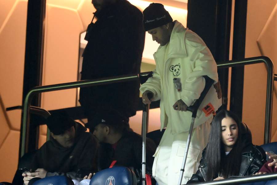 Neymar dans les tribunes du Parc des Princes ce week-end lors du match face à Nantes.