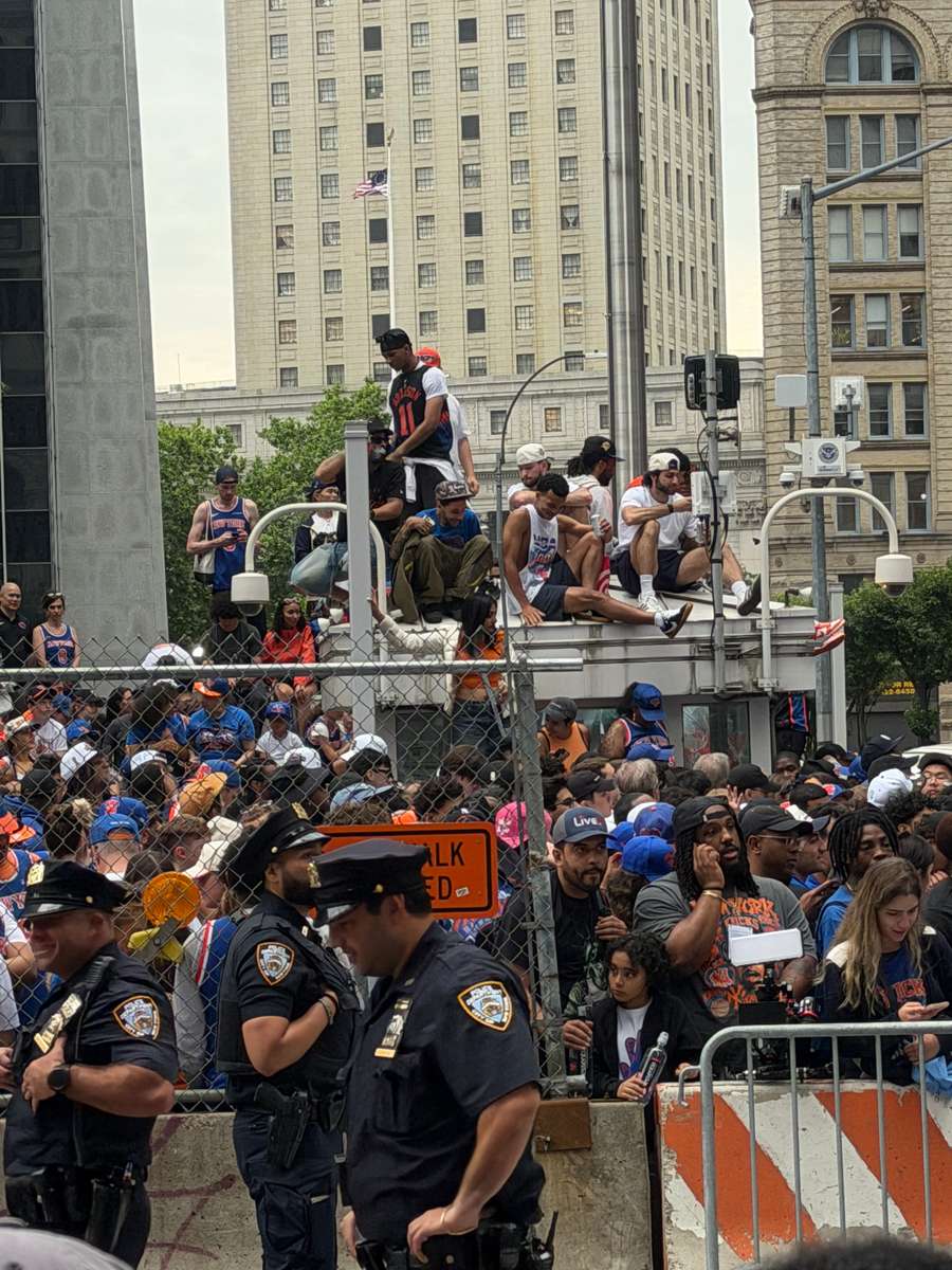 N’importe quel endroit faisait l’affaire pour les supporters passionnés des Knicks