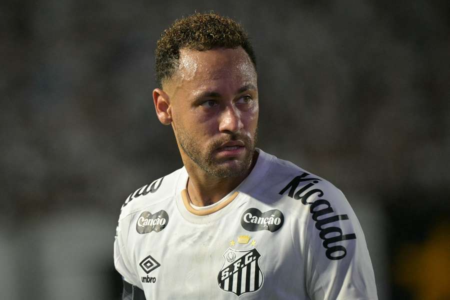 Neymar sends brutal message to fans: Come with a negative mindset, it's better to stay home Neymar sends brutal message to fans: Come with a negative mindset, it's better to stay home