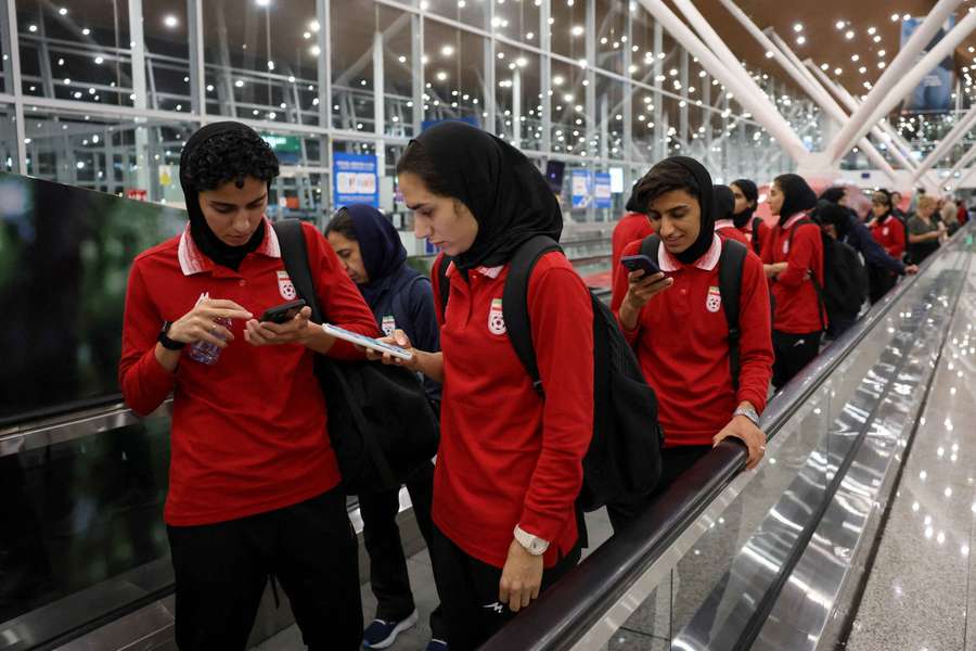 Jogadoras iranianas no aeroporto