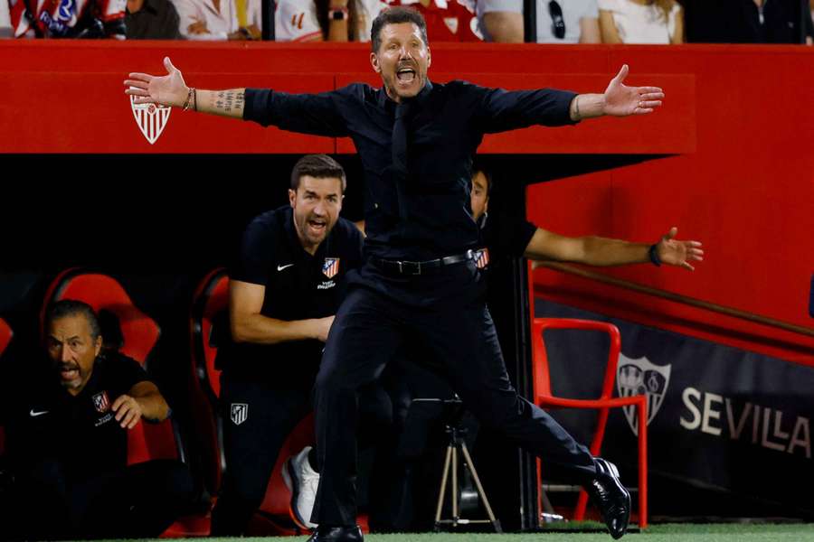 Simeone protesta en Sevilla Simeone protesta en Sevilla