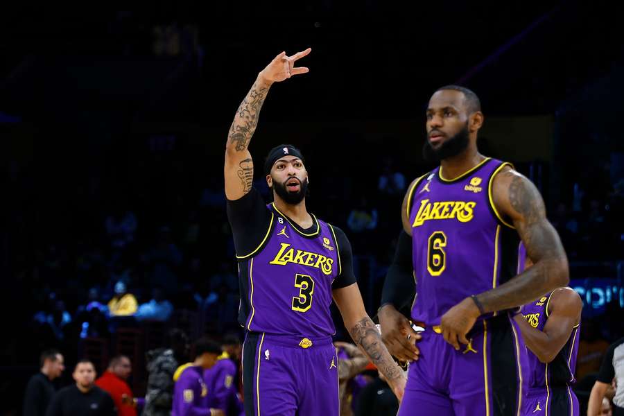 Tiemblan los Lakers: Anthony Davis se perderá varias semanas por lesión en un pie