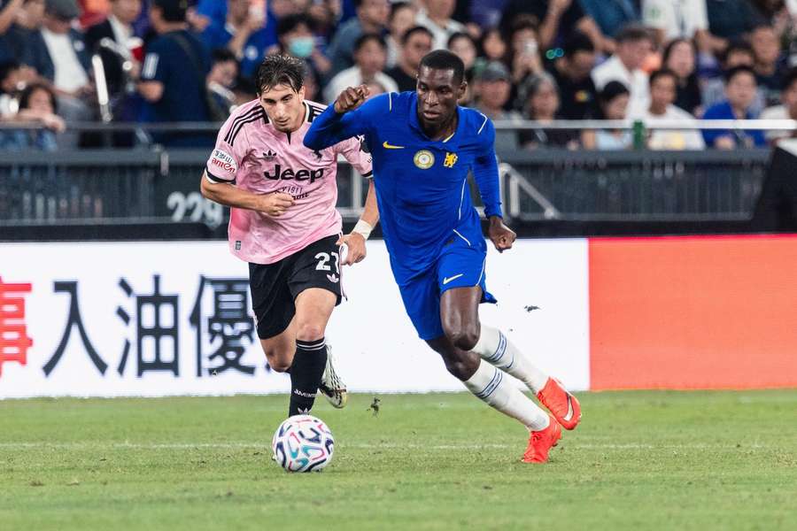 Aston Villa ajunge la un acord record pentru Nicolas Jackson de la Chelsea