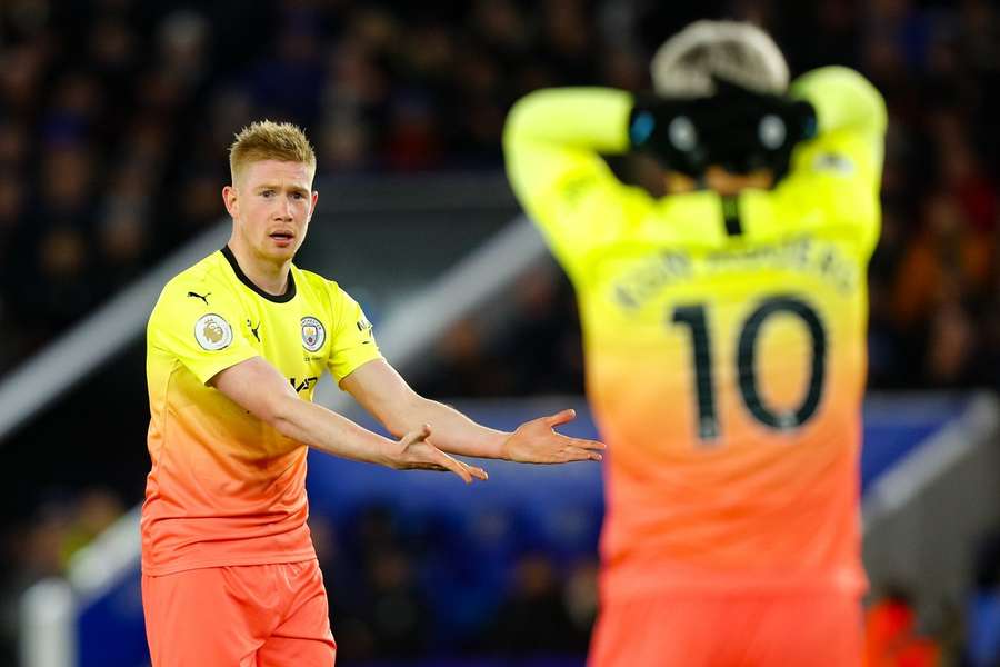 Kevin de Bruyne pravdepodobne práve reaguje na jeden takýto Gurkenpass.