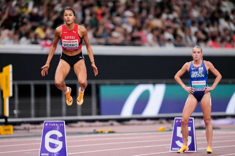 Audrey Werrová (à esquerda) e Keely Hodgkinsonová vão disputar esta noite o ouro nos 800 metros femininos. Audrey Werrová (à esquerda) e Keely Hodgkinsonová vão disputar esta noite o ouro nos 800 metros femininos.