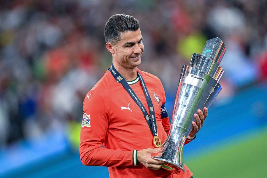 Cristiano Ronaldo, feliz con el título.