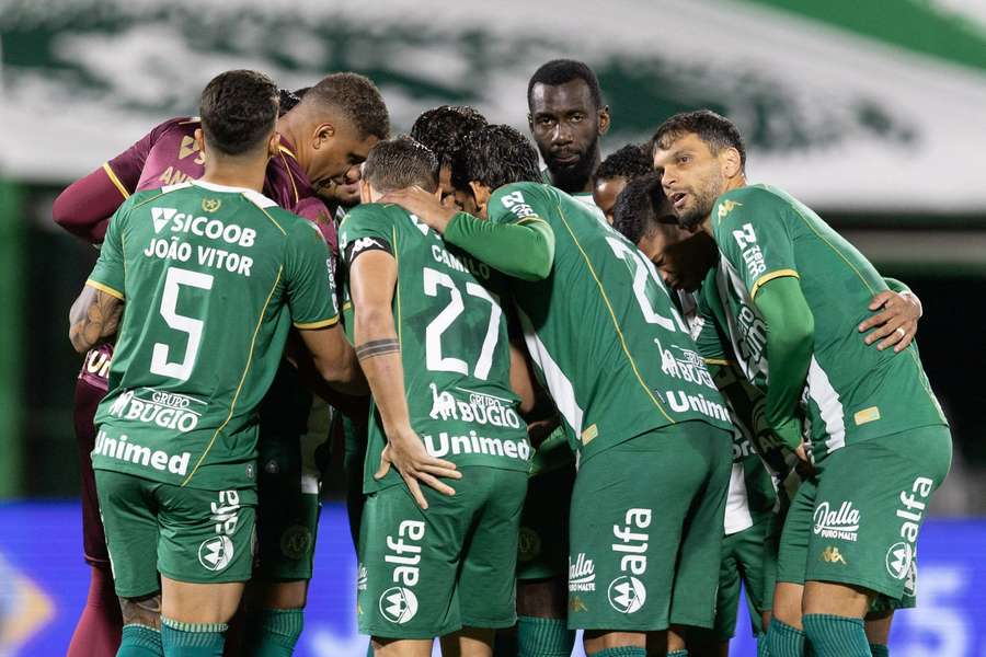 Chape busca encerrar maior jejum da história do Brasileirão contra São Paulo em crise Chape busca encerrar maior jejum da história do Brasileirão contra São Paulo em crise