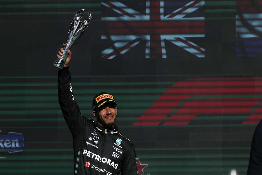 Lewis Hamilton eindigde in Mexico als tweede achter Max Verstappen Lewis Hamilton eindigde in Mexico als tweede achter Max Verstappen