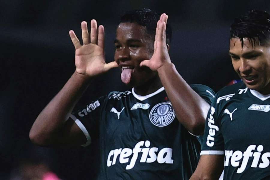 Endrick fechou o placar no jogo da festa do título do Palmeiras