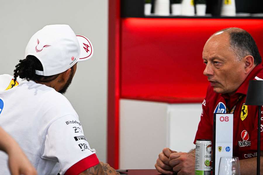 Neľutuje Hamilton odchod k Ferrari?