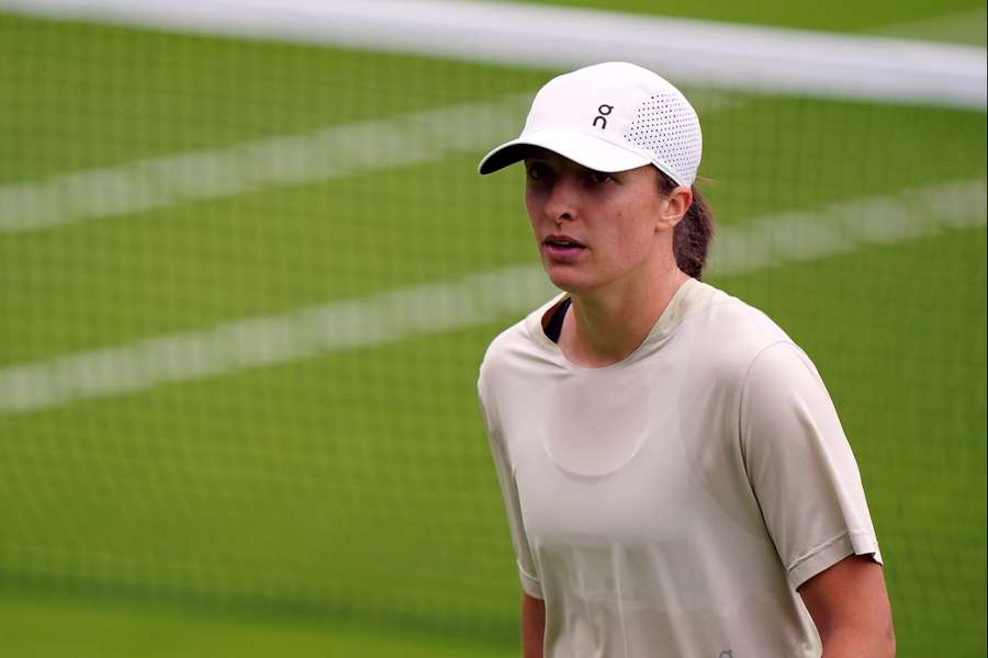 Iga Swiatek, número um do mundo, espera completar uma dobradinha entre o Open de França e Wimbledon