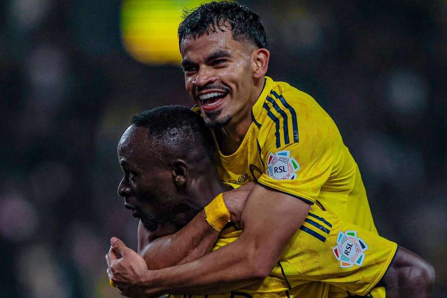 CR7 para em goleiro brasileiro, mas Al-Nassr vence e retoma vice-liderança no Sauditão CR7 para em goleiro brasileiro, mas Al-Nassr vence e retoma vice-liderança no Sauditão