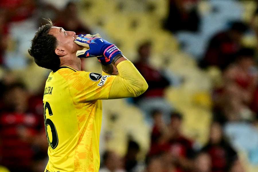 Muslera defendeu os pênaltis de Jorginho, Paquetá e Bruno Henrique
