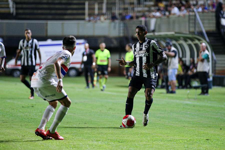 Botafogo teve que buscar a virada em jogo difícil contra o Fast Clube
