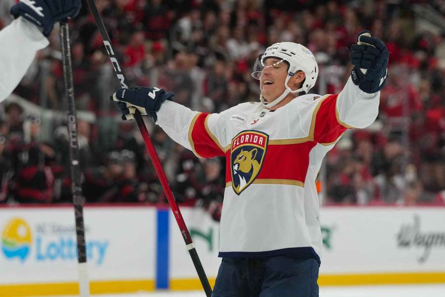 Porażka obrońców tytułu na inaugurację nowego sezonu NHL
