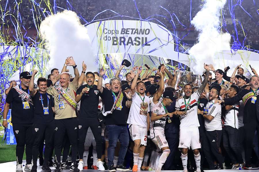 În prima manșă, Sao Paulo câștigase cu 1-0 la Rio de Janeiro