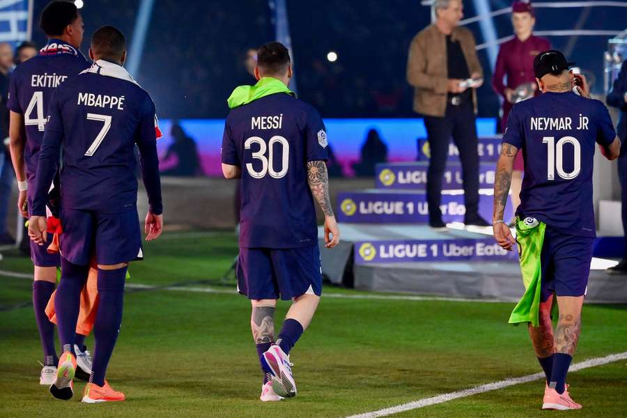  Lionel Messi verlässt Paris und schaut nicht zurück.
