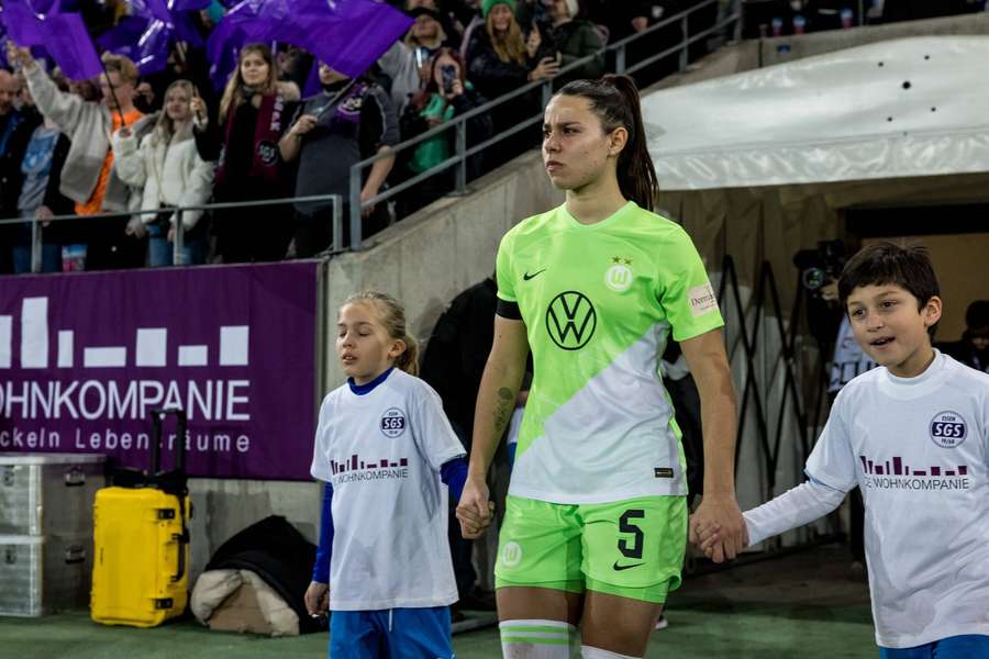 Lena Oberdorf im Wolfsburg-Trikot.