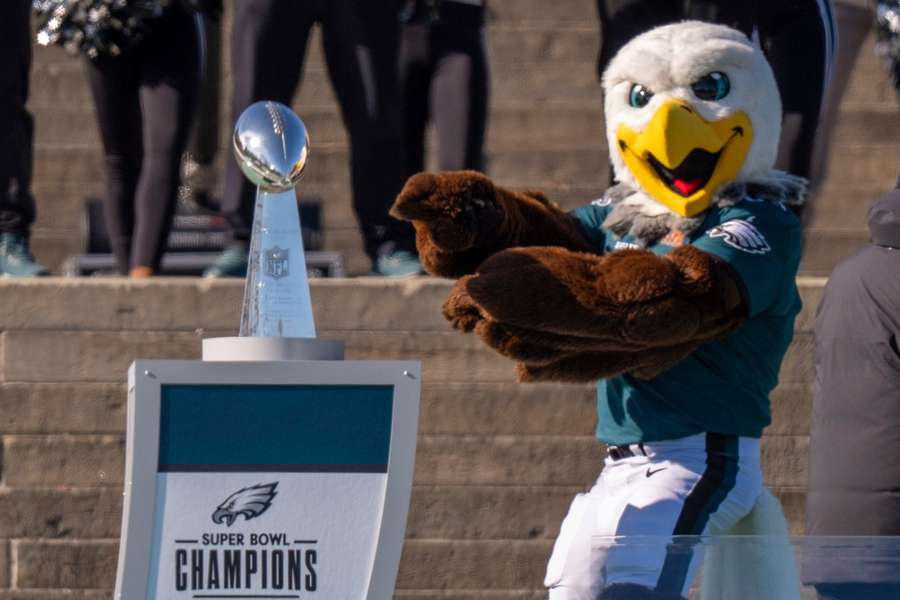 Das Maskottchen der Eagles bei den Feierlichkeiten nach dem Titelgewinn.
