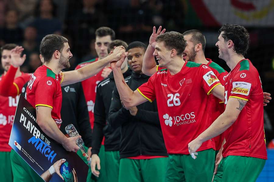 Das Bruderpaar Francisco (r.) und Martim Costa bilden den starken portugiesischen Rückraum.