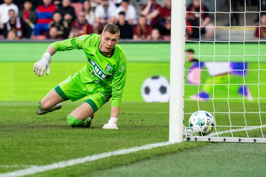 Brankář Karviné Vladimír Neuman