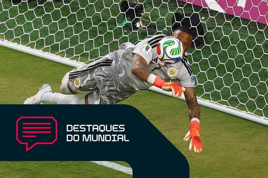 Eloy Room defende um remate do Equador num jogo histórico para Curaçau Eloy Room defende um remate do Equador num jogo histórico para Curaçau