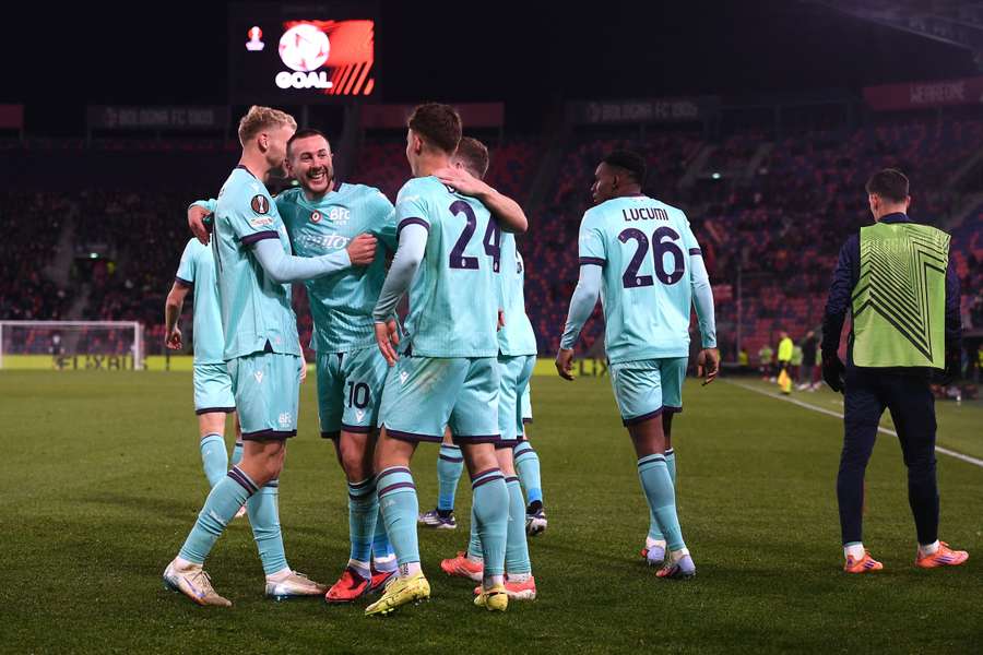 Boloňa roznesla Salcburk 4:1.