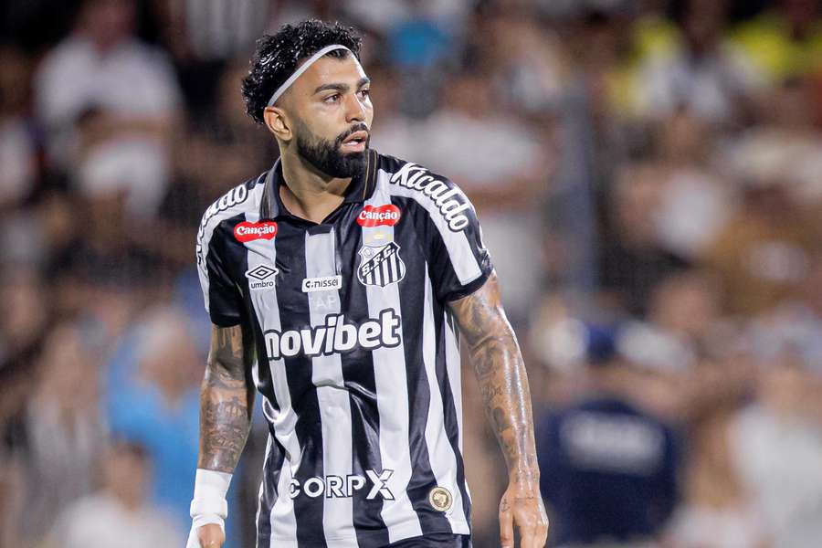 Gabigol chegou a questionar Cuca ao ser chamado para sair de campo