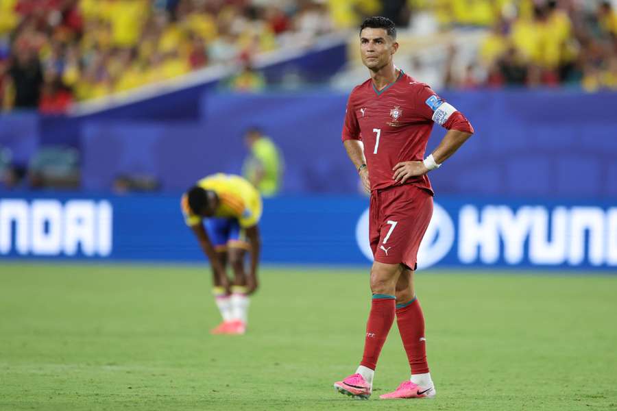 Cristiano Ronaldo após empate sem gols contra a Colômbia. Cristiano Ronaldo após empate sem gols contra a Colômbia.
