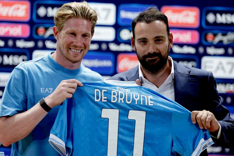 Kevin de Bruyne vai vestir a camisola 11 do Nápoles
