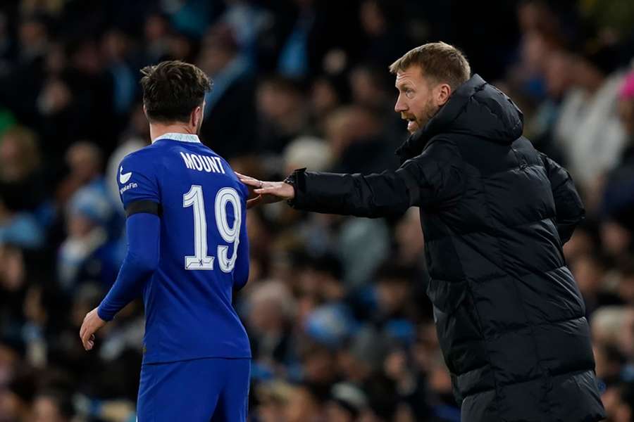 Potter tells Chelsea to resolve Mount's future 'quickly'