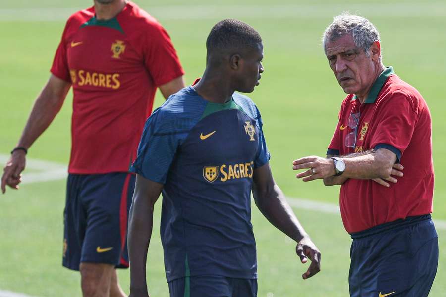 Nuno Mendes é o primeiro motivo de preocupação para Fernando Santos