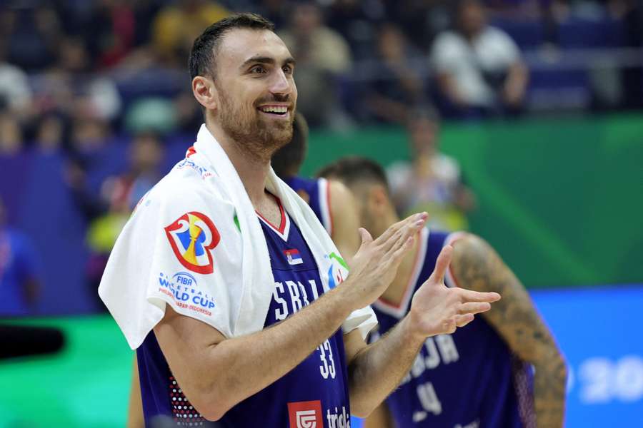 Nikola Milutinov, da Sérvia, está pronto para a "guerra" no domingo