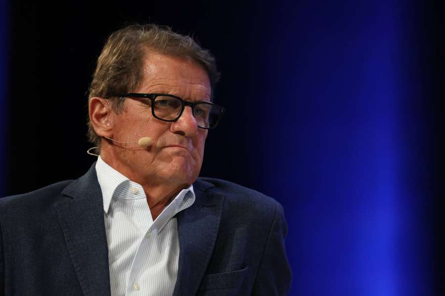 Fabio Capello greift Schiedsrichter verbal an. Fabio Capello greift Schiedsrichter verbal an.