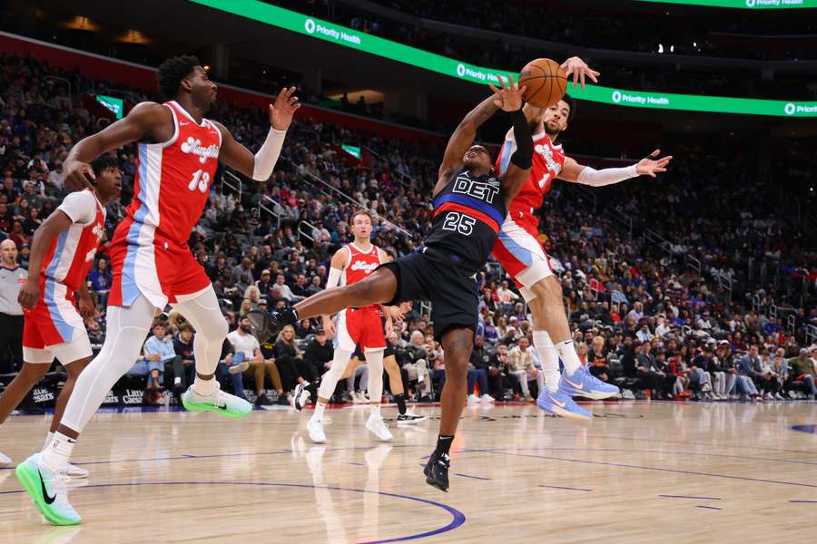 Los Pistons caen frente a Memphis.