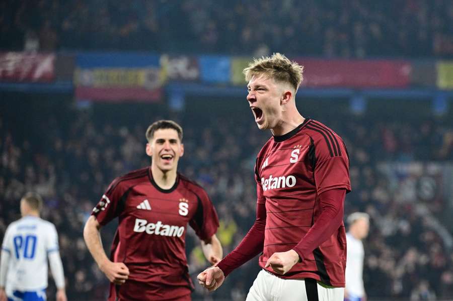 Adam Ševínský slaví gól proti Baníku.