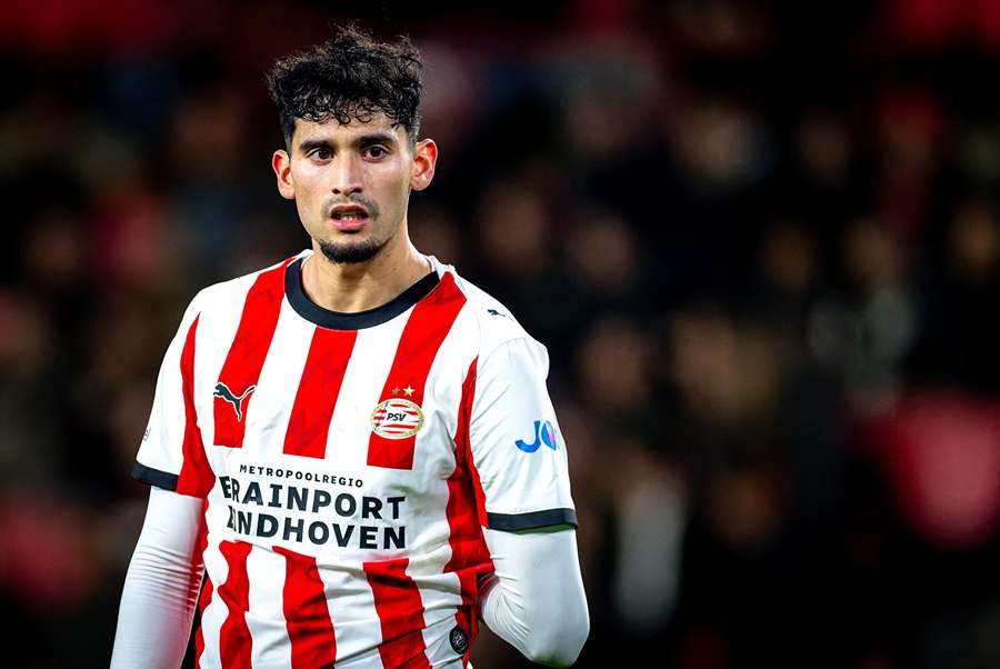 Pepi aktuálně nehraje kvůli zlomenému předloktí. Pepi aktuálně nehraje kvůli zlomenému předloktí.