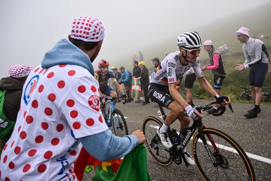 Emanuel Buchmann trägt bei der Tour de France das Trikot des deutschen Meisters.